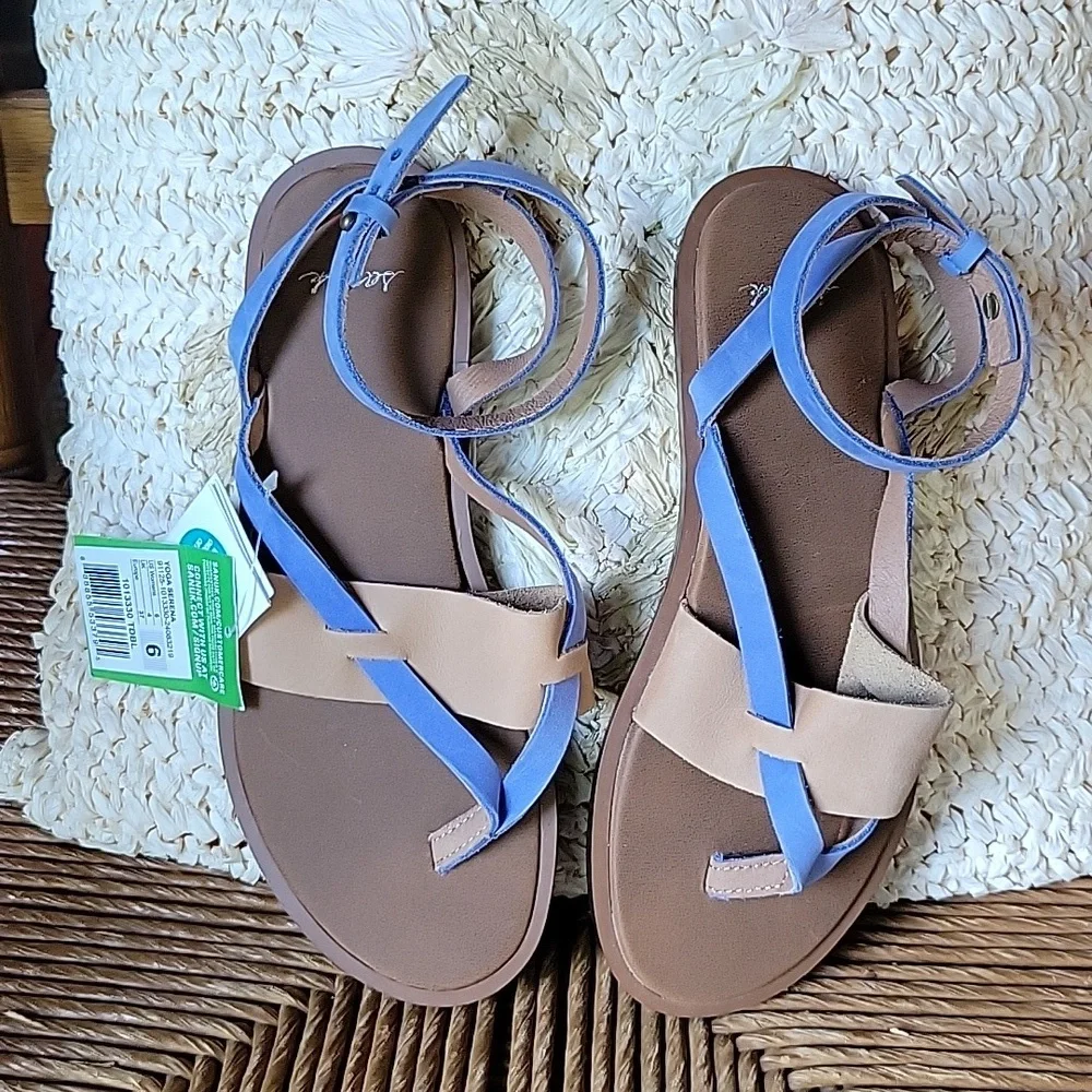 Sanuk Yoga Serena leather tan/blue sandals, size 6